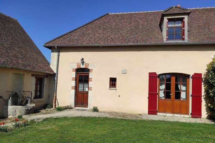 Gîte pour 5 personnes, avec Terrasse dans Lorcy
