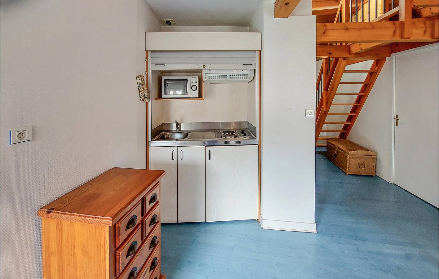 Apartamento vacacional entero, Apartamento frente al río con aparcamiento y WiFi in Usson-en-Forez, Montbrison