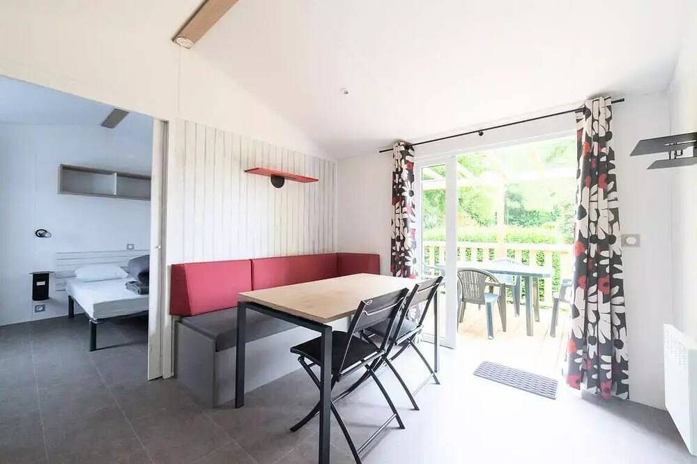 Mobil-home Pmr - 31m2 - 2 chambres - terrasse couverte - (mobil-home adapté aux Personnes à Mobilité Réduite) - 4 personnes in Bénodet, Région de Quimper