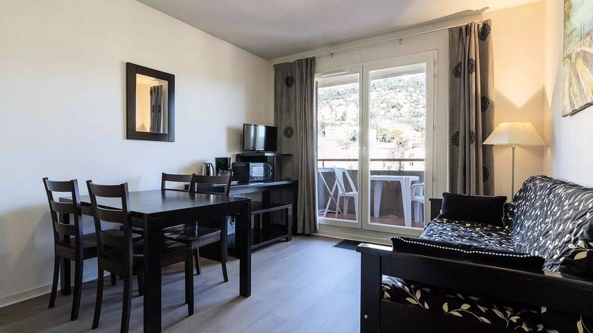 Appartement de vacances pour 4 personnes, avec balcon et piscine à Grasse