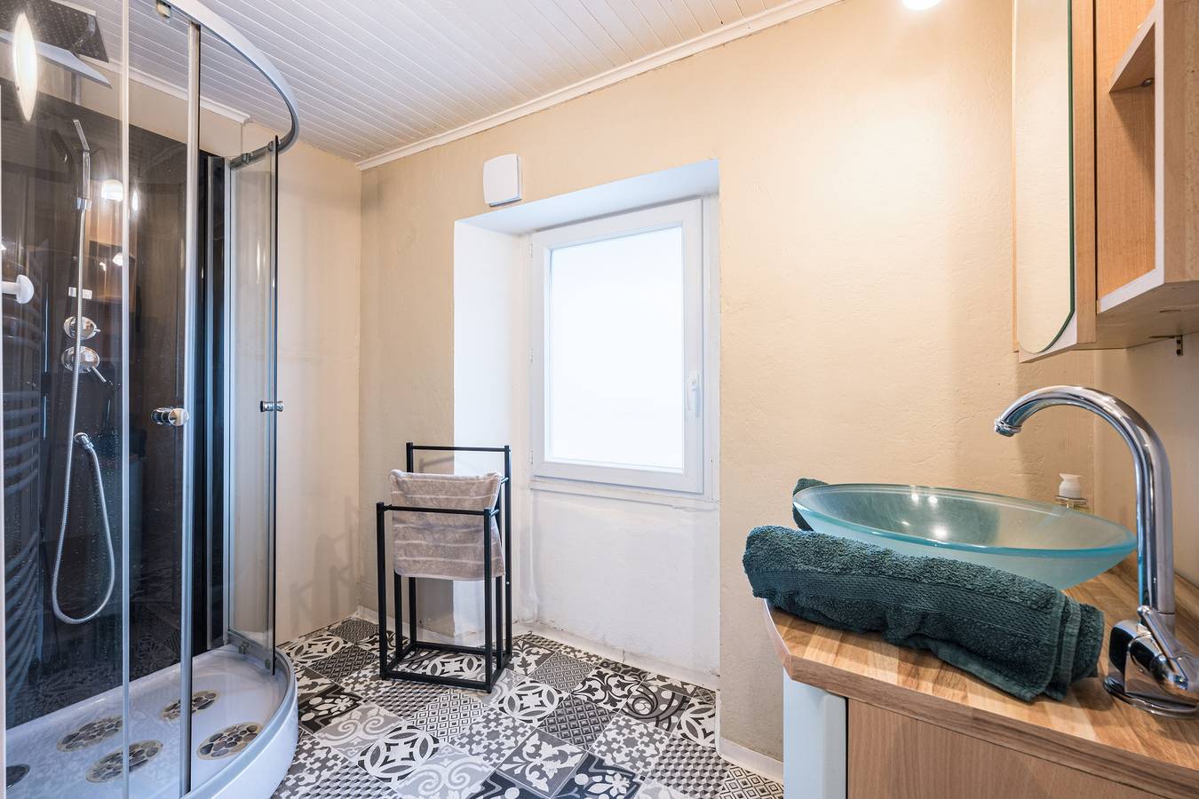 Appartement entier, La Belle Maurienne - Balcon avec vue sur montagne in Saint-Étienne-de-Cuines, Région de Saint-Jean-de-Maurienne