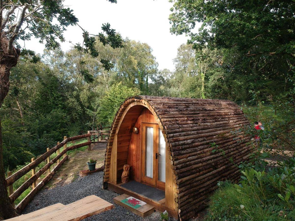 Owl Hut Cosy Ensuite Pod Snowdonia Coast Sleeps 2 in Snowdonia