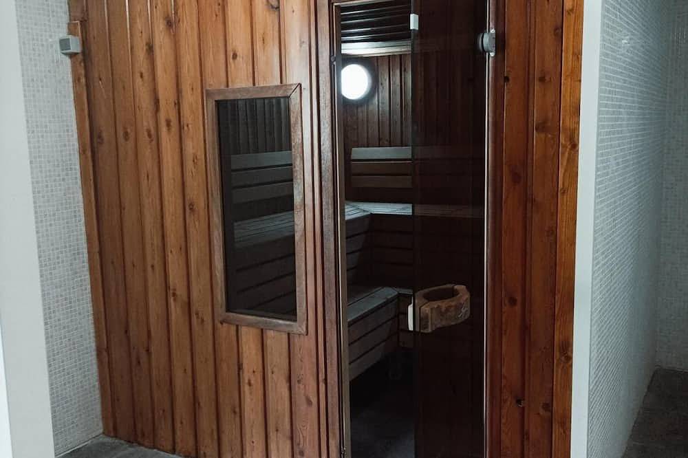 Entire apartment, Wifi, 3rd floor, swimming pool, sauna, parking, tv, 35m², Pra Loup in Jausiers, Mercantour National Park