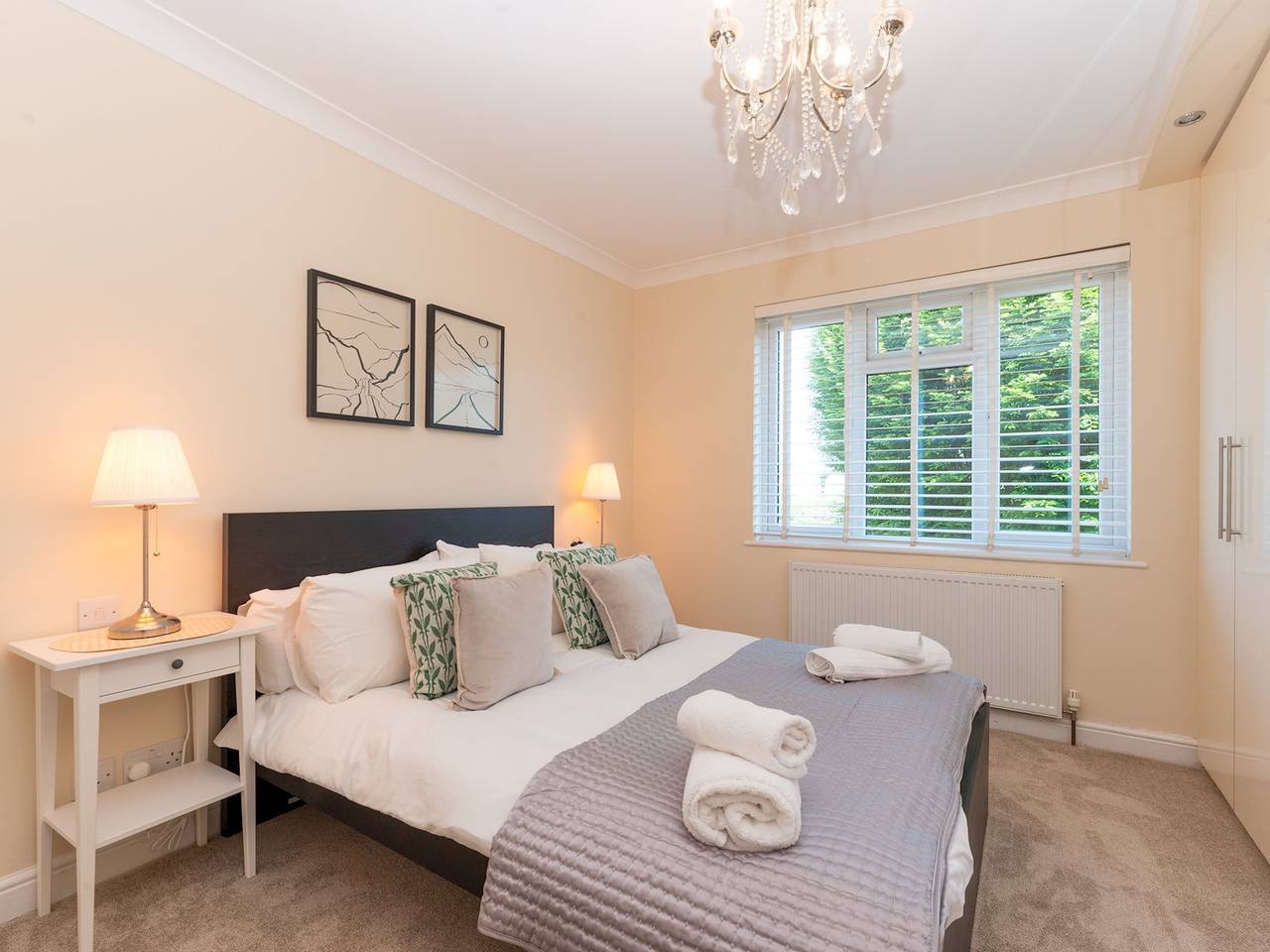 Pass the Keys | Stunning, Spacious Chessington Gem with Parking in Kingston upon Thames, Chessington World of Adventures
