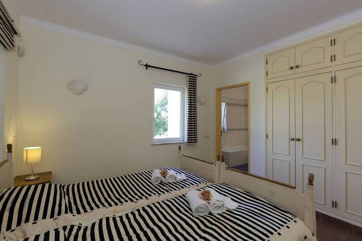 Villa pour 10 personnes, avec jacuzzi ainsi que jardin et balcon à Ferragudo - 4