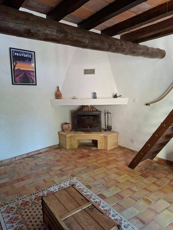 Location de vacances pour 4 personnes, avec vue ainsi que piscine et jardin, animaux acceptés à Vachères - 4