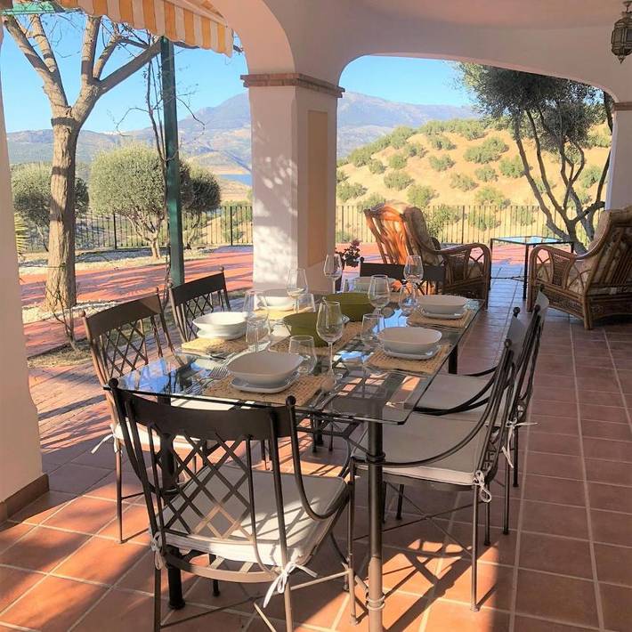 Casa rural para 8 personas, con vistas al lago y jardín además de vistas y piscina en Iznájar - 4