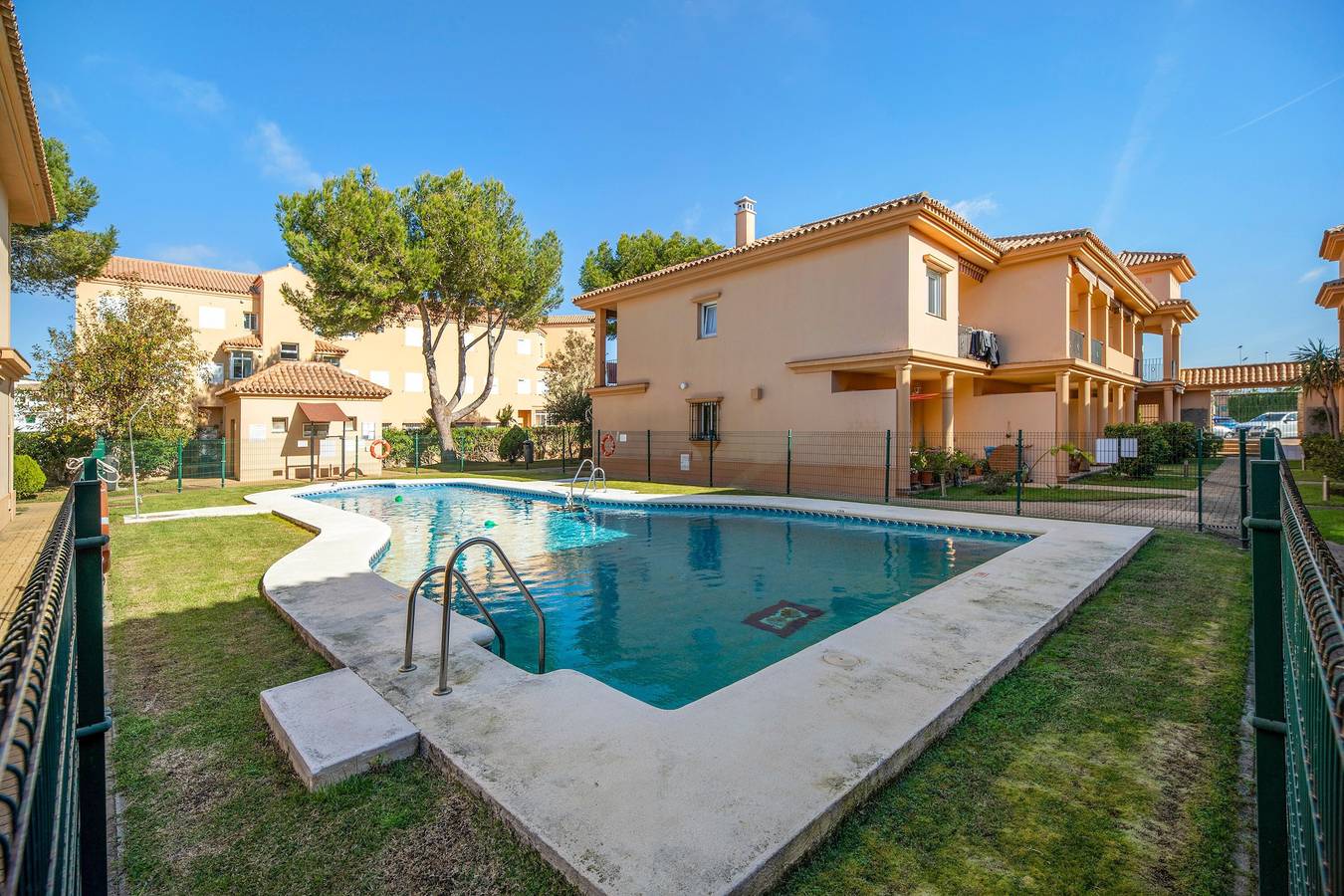 Entire apartment, Holiday Apartment "Altamar" with Shared Pool, Private Terrace & Wi-Fi in Novo Sancti Petri, Chiclana de la Frontera