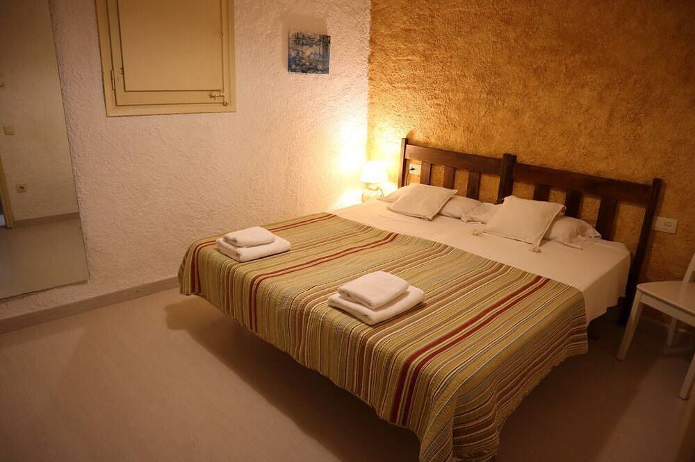 Casa Rural 6-8 p, con piscina comunitaria climatizada (S Sta a P. Dicbre.) in Riudaura, Garrotxa