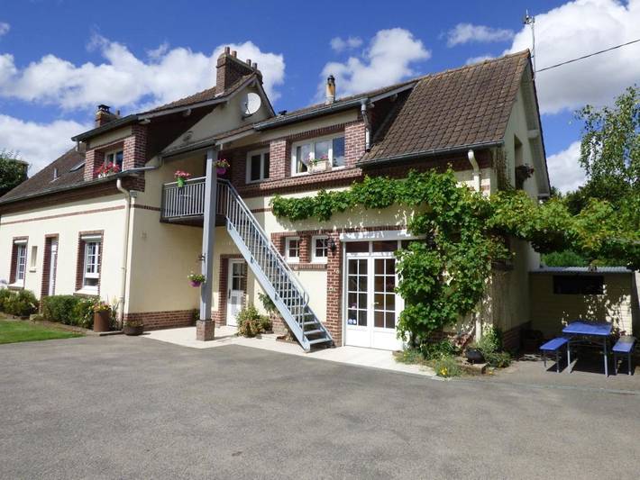 Location de vacances pour 2 personnes, avec Terrasse et Jacuzzi ainsi que Jardin et Vue à Fontaine-sur-Somme