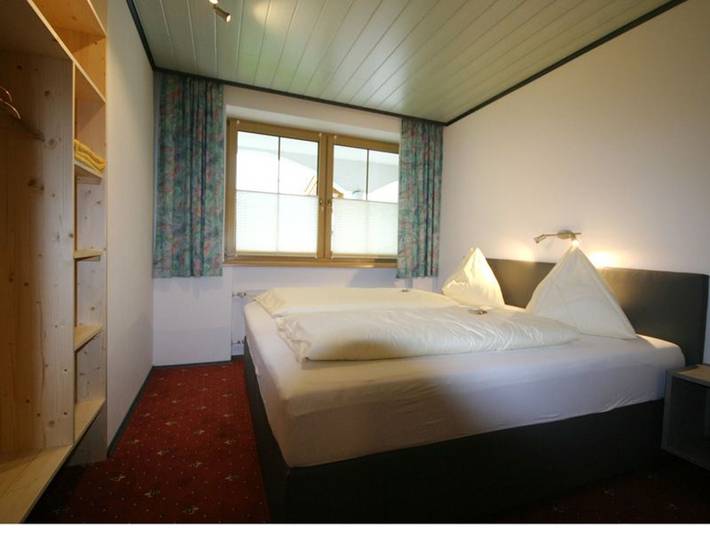 Ferienwohnung für 3 Personen, mit Balkon und Terrasse sowie Garten und Sauna in Weyregg am Attersee - 2