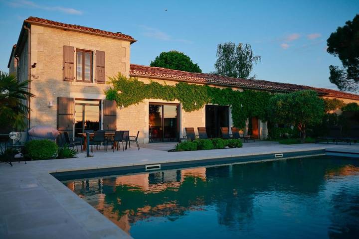 Chambre d’hôte pour 2 personnes, avec Terrasse et Jardin ainsi que Piscine et Vue à Bréville