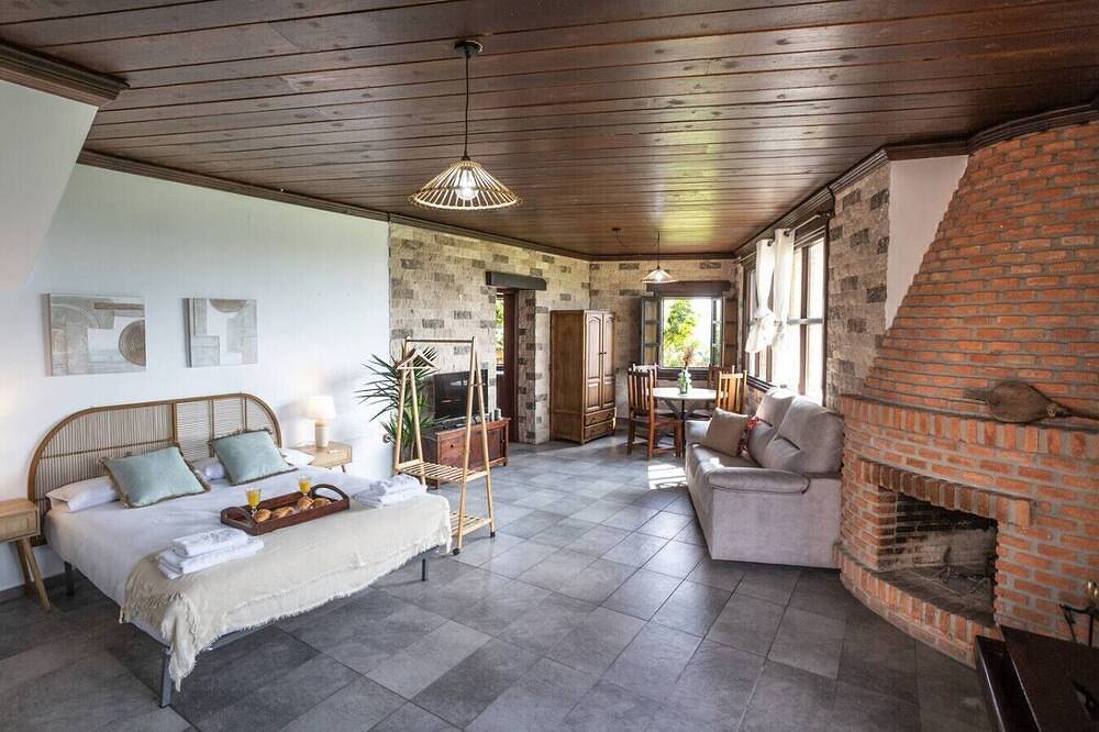 Relax and enjoy the moment on the coast in Villaviciosa, Costa Verde (Spain)