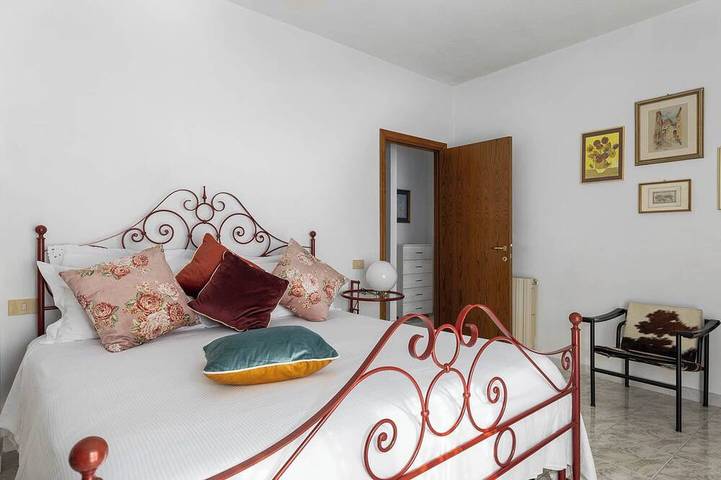Villa of 120 square meters, surrounded by a large garden, equipped and whirlpool spa in Colle di Val d'Elsa, Siena Province