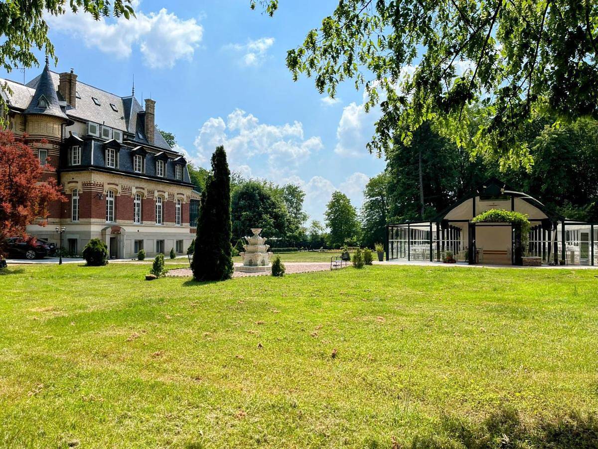 Double Room with Private External Bathroom in Moliens, Oise