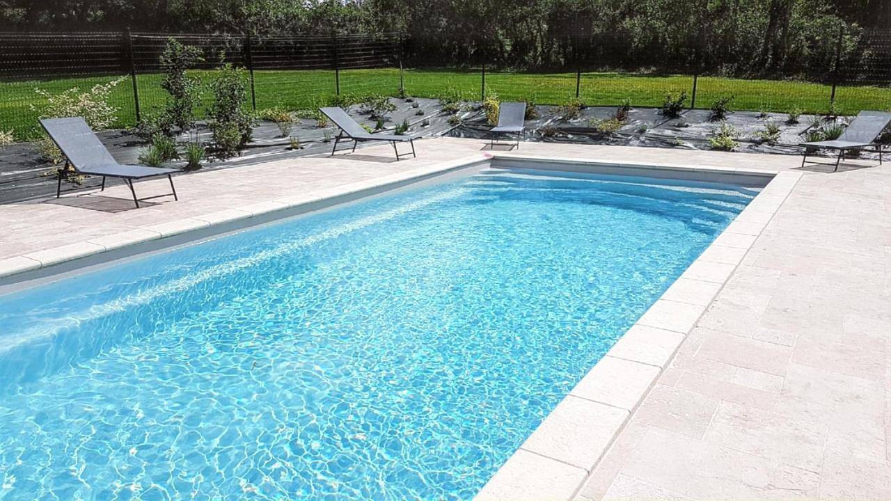 Maison charmante à Monestier avec piscine et jacuzzi in Thénac, Périgord Pourpre