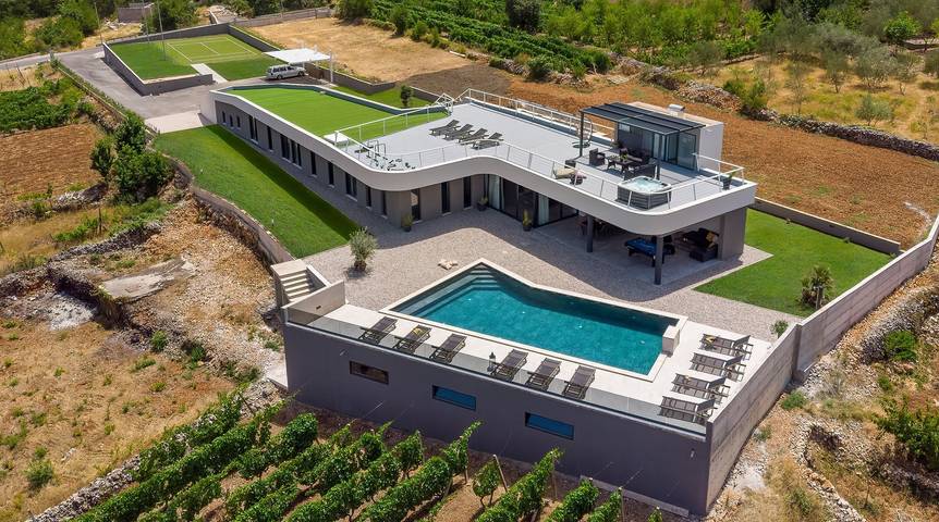Luxusvilla Madre mit 5 Schlafzimmern mit Bad, beheiztem 72 m2 großem Mineralpool, Whirlpool, Fitnessstudio im Freien, Spielplatz in Imotski, Makarska Riviera