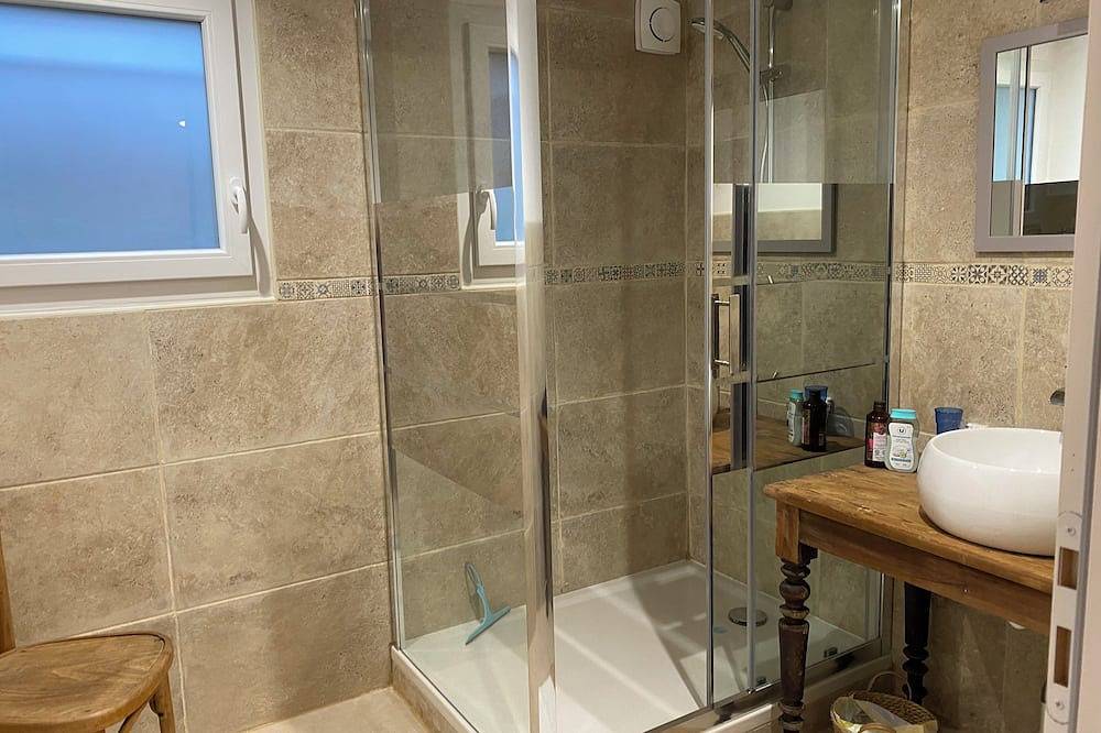 Appartement entier, Gîte rénové et climatisé, terrasse, parking privé – Plages & commerces à pied 🌞 in Meschers-sur-Gironde, Région de Rochefort