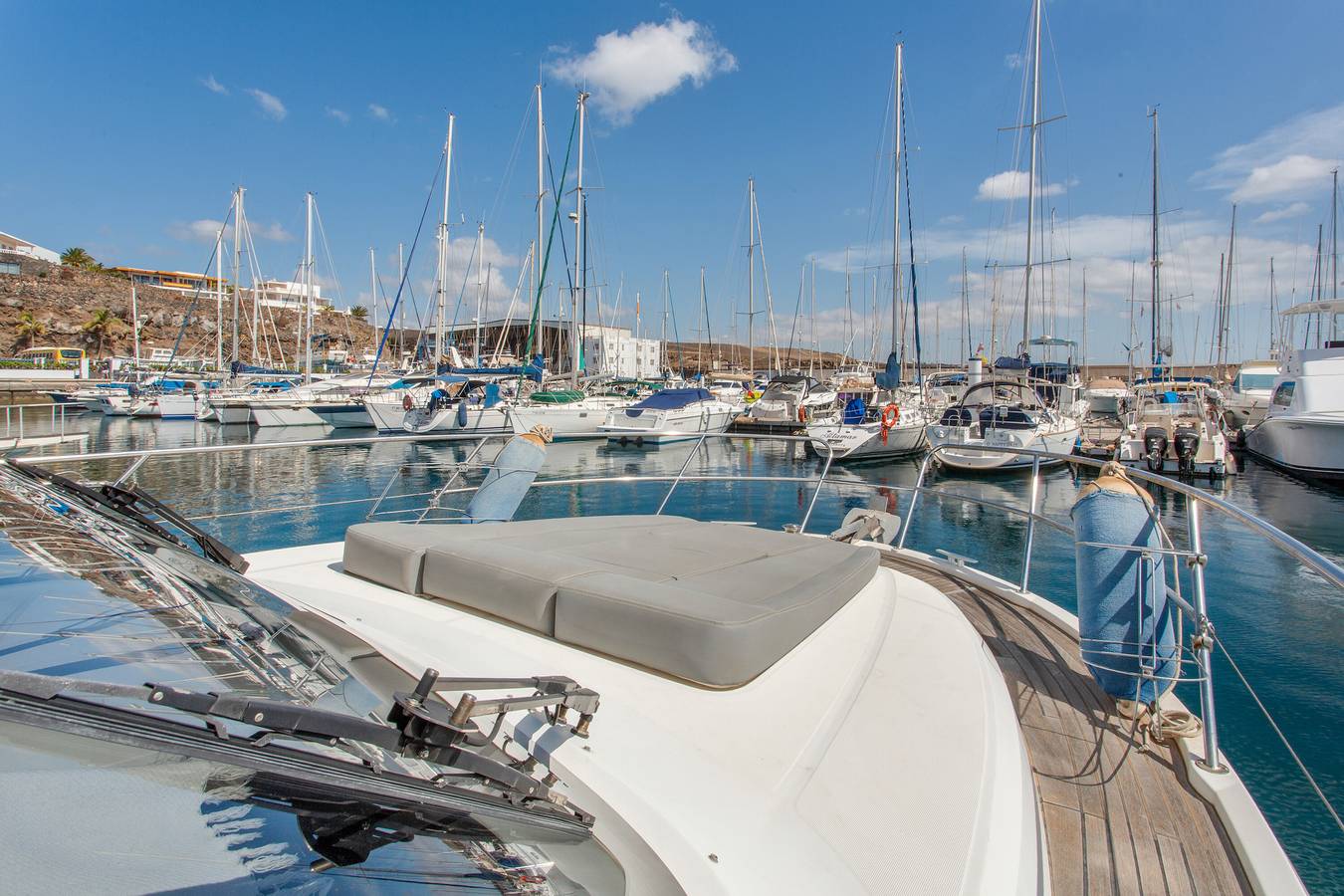 'Charmante Yacht' mit Meerblick, Wlan und Klimaanlage in Puerto Calero, Lanzarote