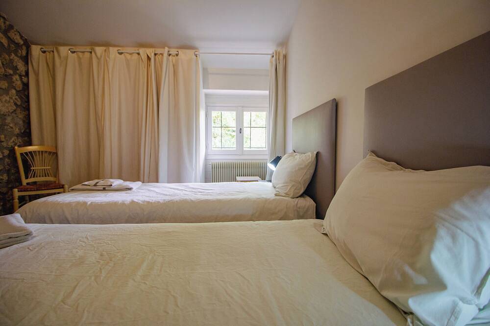 El anexo Mesnil, antigua casa renovada in Le Tourne, Región de Burdeos