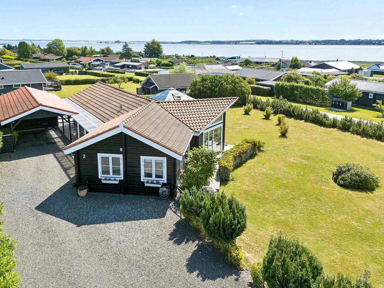 Haus mit Blick auf die Fähre am Isefjord in Holbæk, Tuse Næs