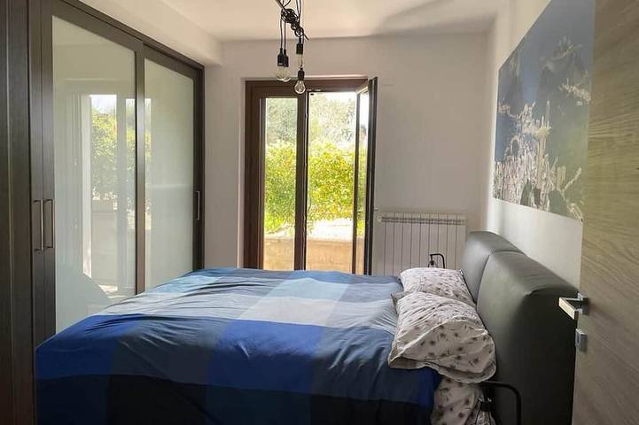 Appartamento intero, Immerso nel verde e vicino al lago, appartamento per famiglie con giardino. in Passignano sul Trasimeno, Lago Trasimeno