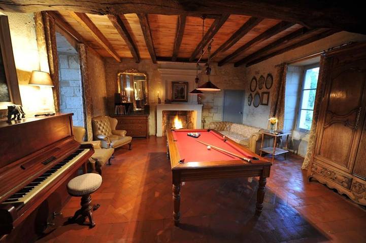 Location de vacances pour 15 personnes, avec Terrasse ainsi que Sauna et Vue à Saint-Martin-de-Sanzay