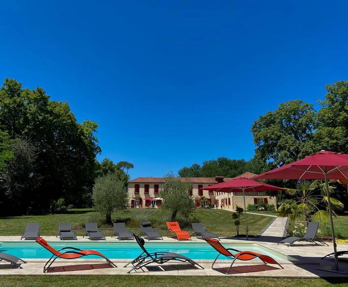 Chambre d’hôte pour 2 personnes, avec Jacuzzi et Terrasse ainsi que Jardin et Piscine dans Ponsampère
