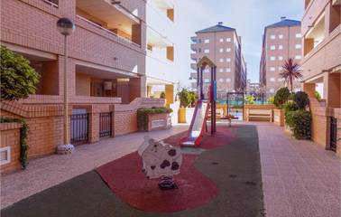 Gîte pour 4 personnes, avec terrasse et piscine à Cabanes