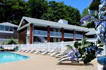 Hôtel pour 4 personnes, avec piscine ainsi que jardin et vue à Ogunquit