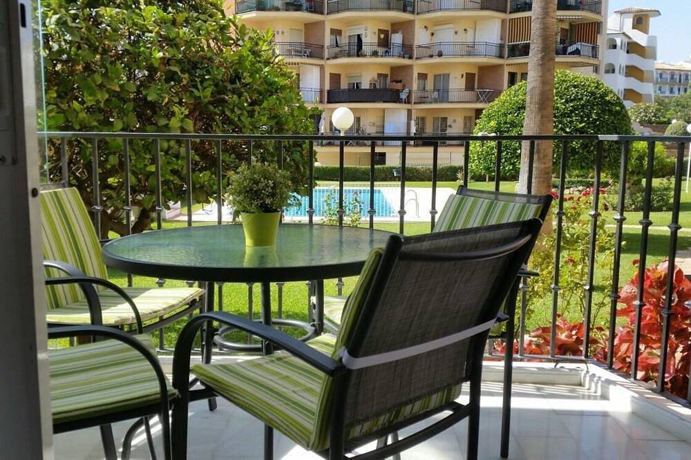 Entire apartment, Apartment in Torremolinos (La Carihuela area) Erisa 1. in La Carihuela, Torremolinos