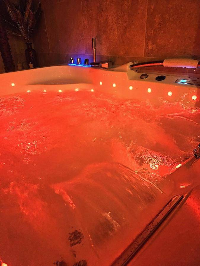 Gîte pour 2 personnes, avec jacuzzi à La Bassée