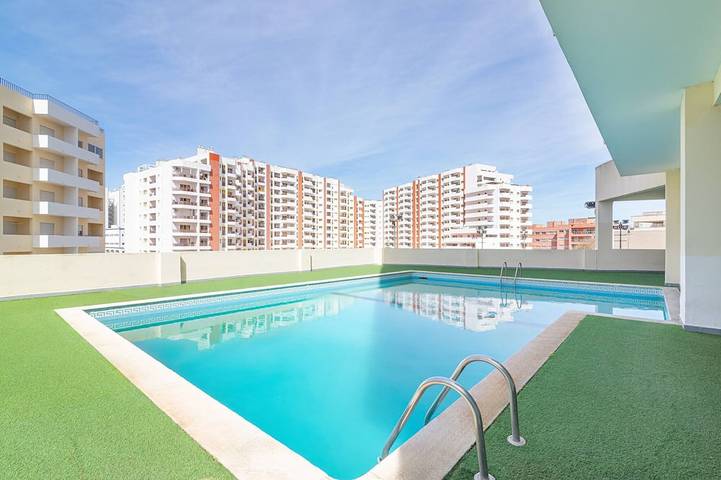 Ferienhaus für 6 Personen, mit Balkon und Pool in Portimão