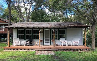 Log Cabin for 4 Guests in New Braunfels, Guadalupe County, Picture 3