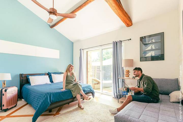 Chambre d’hôte pour 4 personnes, avec Terrasse et Jacuzzi ainsi que Jardin et Piscine
