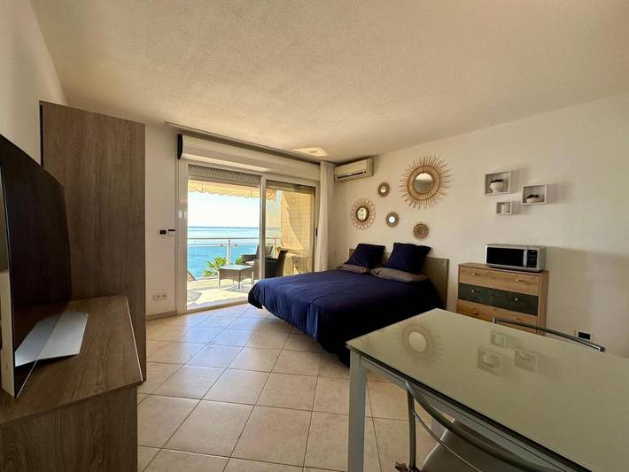Gîte pour 3 personnes, avec piscine ainsi que vue et terrasse, animaux acceptés dans Plage Du Golfe Bleu Roquebrune Cap Martin - 4