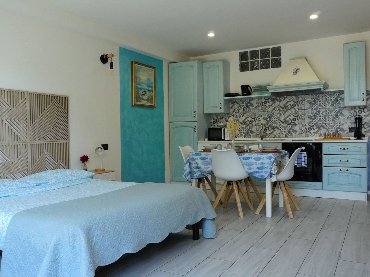 Ganze Wohnung, Ein-Zimmer-Wohnung 'Italien' mit Terrasse in Desenzano del Garda, Gardasee-Berge