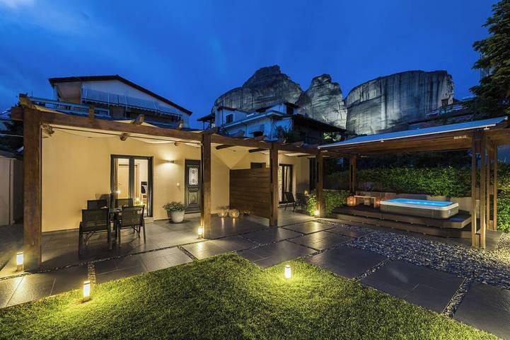 Location de vacances pour 4 personnes, avec Jacuzzi ainsi que Terrasse et Jardin dans Kalambáka