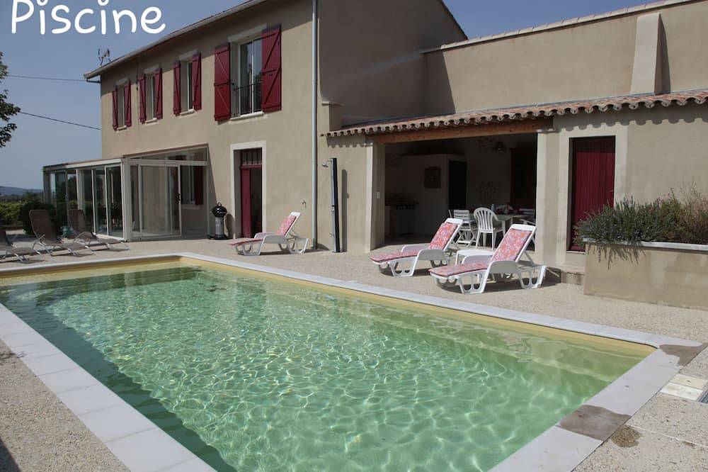 Ideal for recharging your batteries or getting together with family and friends. A joy. in Séguret, Vaucluse