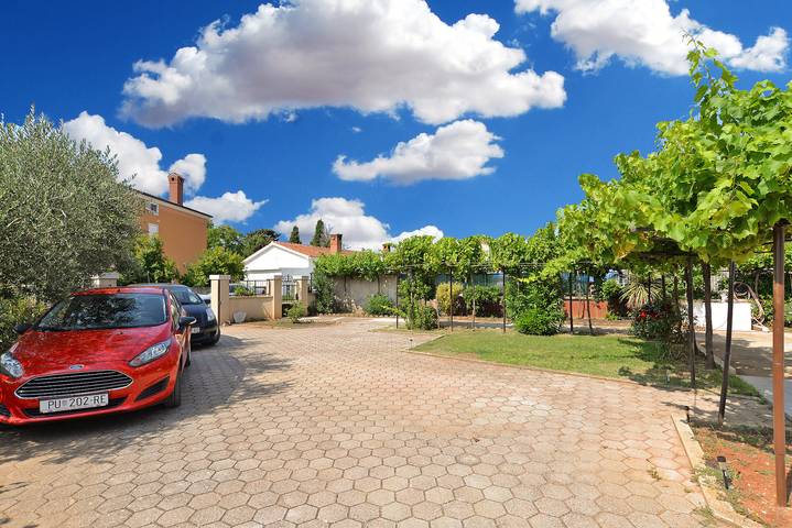 Ganze Wohnung, Ferienwohnung für 5 Personen mit Terrasse in Pula-Medulin, Ližnjan