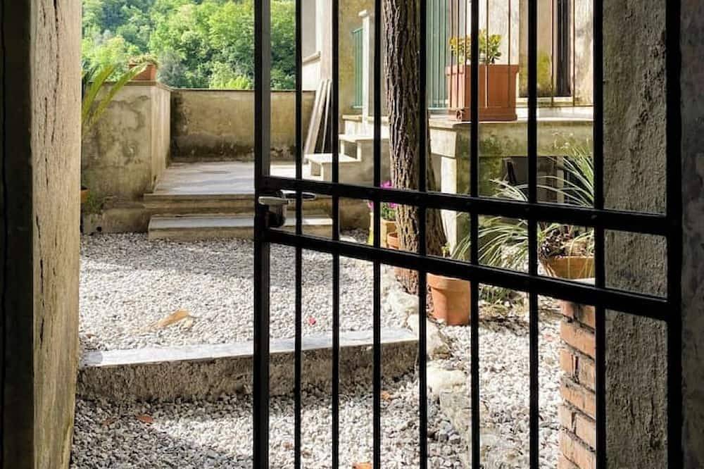 Appartamento intero, Olea Appartamento con giardino: Immersa nel verde con vista vicino Chiavari in Ne, Riviera di Levante