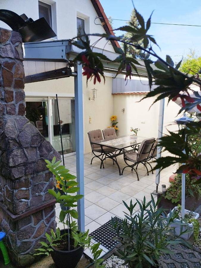 Ferienhaus für 4 Personen, mit Balkon und Terrasse sowie Garten und Pool in Bahretal