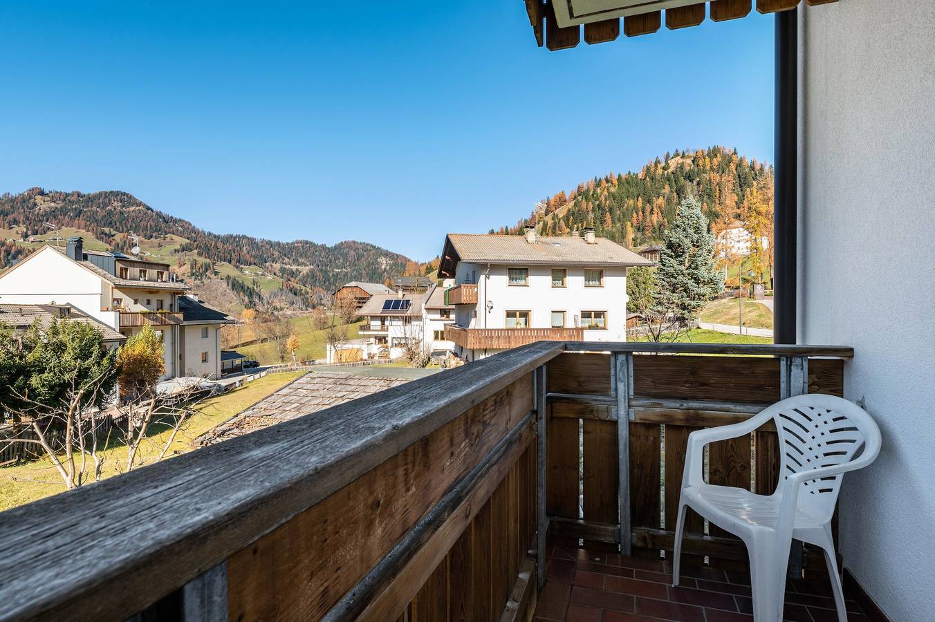 Appartamento intero, Appartamento '3' con vista sulle montagne, giardino in comune e Wi-Fi in Badia, Dolomiti Superski