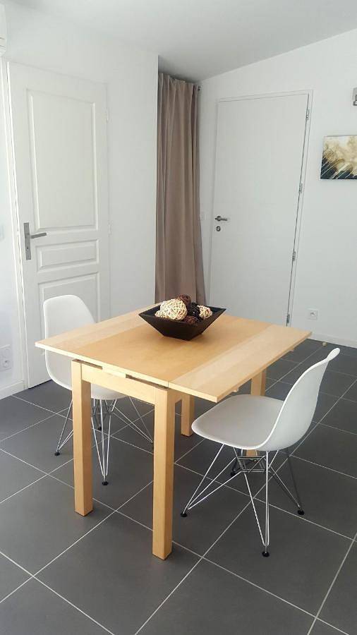 Appartement entier, Studio with Pool View in Saint-Gély-du-Fesc, Côte méditerranéenne (France)