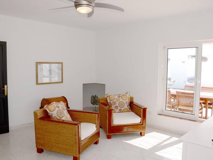 Villa renovada con piscina climatizada y Wi-Fi en Lanzarote in Charco del Palo, Haría