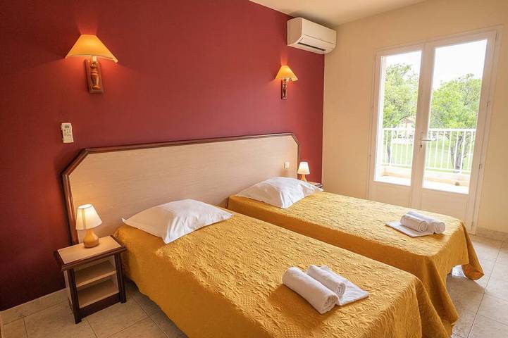 Gîte pour 10 personnes, avec piscine et terrasse à Taglio-Isolaccio - 3