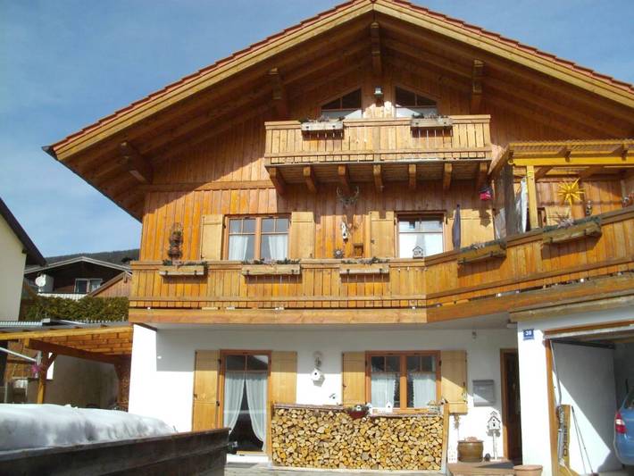 Ferienwohnung für 3 Personen, mit Balkon und Terrasse sowie Ausblick in Oberammergau