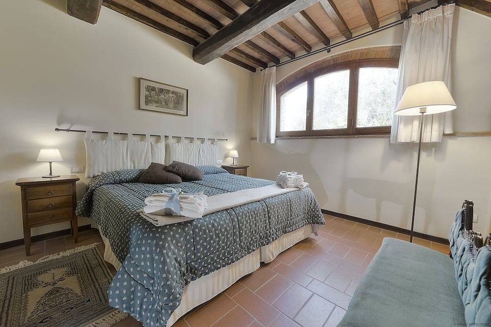 Appartamento intero, Accogliente appartamento per 4/5 persone in un casale in Chianti, Wifi, Piscina, Ristorazione in Montespertoli, Firenze province