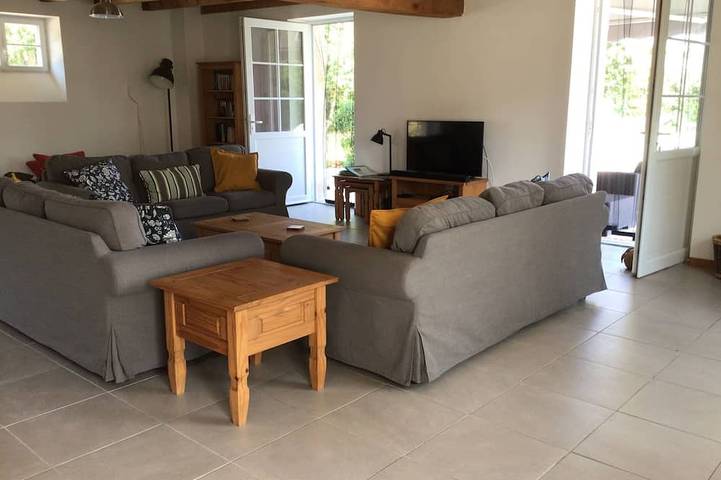 A very spacious cottage with 3 large ensuite bedrooms with Great views. Sleeps 8 in Saint-Savin, Vienne