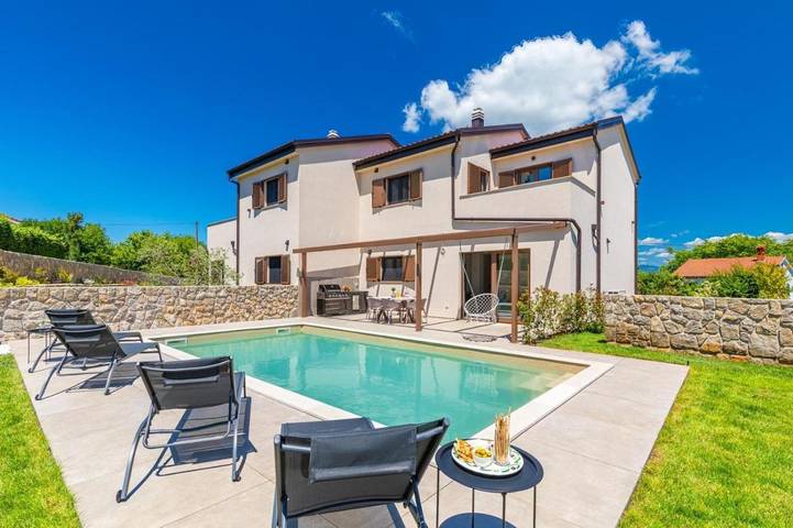 Villa pour 6 personnes, avec jardin ainsi que piscine et terrasse - 1